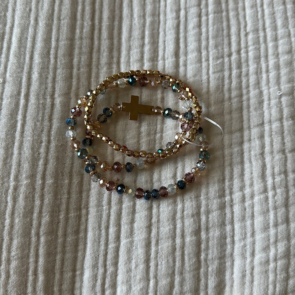 STACKABLE BRACELET WITH GOLD CROSS